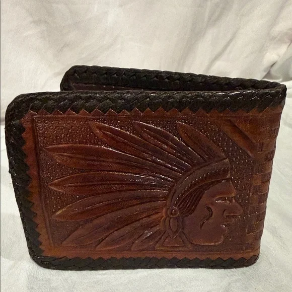 Brown Leather Wallet with Embossed Design - Picture 3 of 12